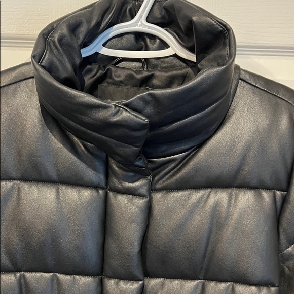 7 for All Mankind Black Vegan Leather Cropped Puffer Jacket Size S - Picture 2 of 12